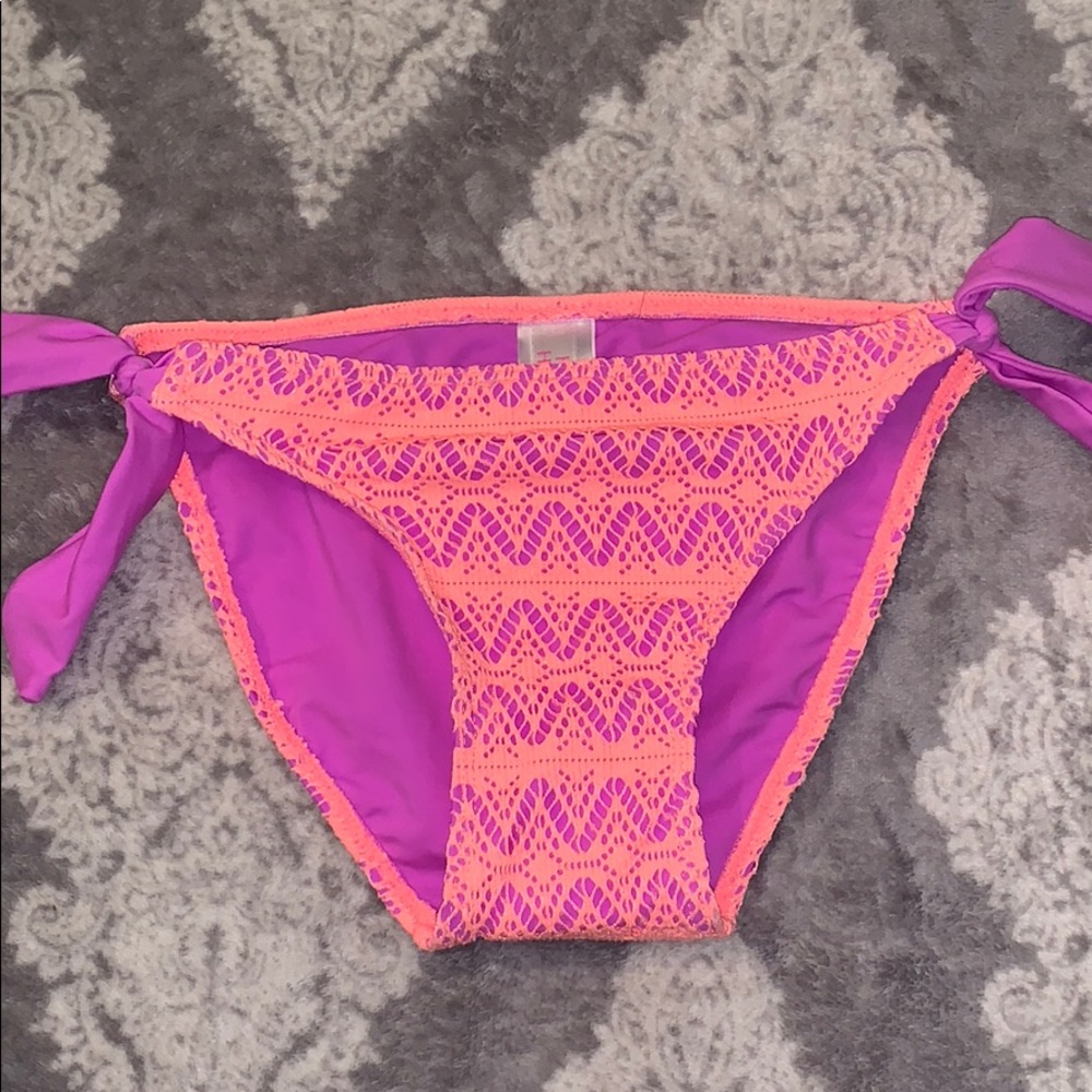 Bikini Bottom 🍍 - Picture 2 of 5